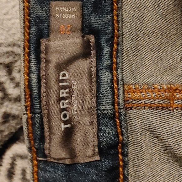 Torrid Mini Denim Skirt SZ.20 NWT - Picture 6 of 7